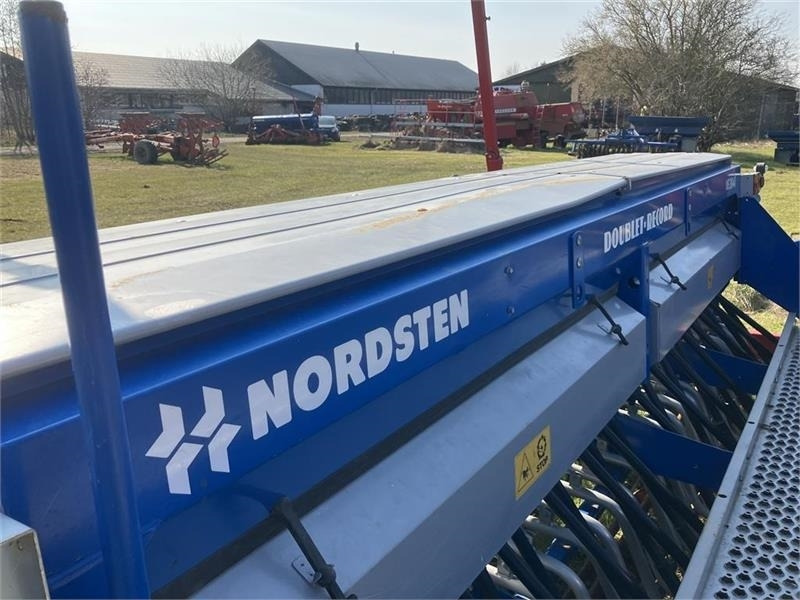 He-Va Doublet COMBI-SEEDER VB 4M - Kombinált vetőgép: 5 kép. He-Va Doublet COMBI-SEEDER VB 4M - Kombinált vetőgép: 5 kép.