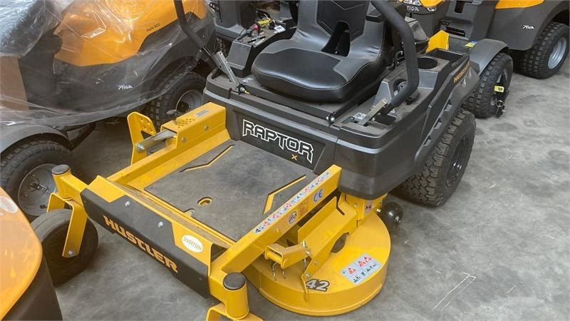 Hustler Raptor X 42 - Kerti fűkasza: 1 kép. Hustler Raptor X 42 - Kerti fűkasza: 1 kép.