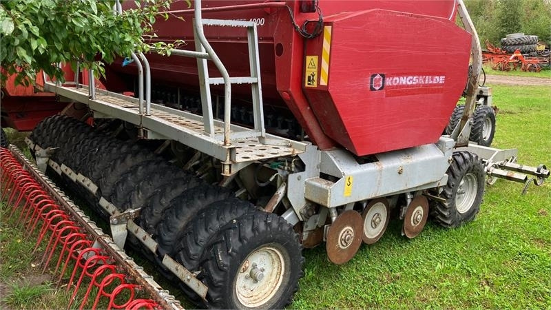 Kongskilde DEMETER MULTISEED 4000 - Szemenkénti vetőgép: 3 kép. Kongskilde DEMETER MULTISEED 4000 - Szemenkénti vetőgép: 3 kép.