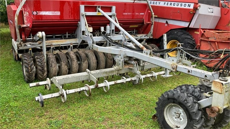 Kongskilde DEMETER MULTISEED 4000 - Szemenkénti vetőgép: 2 kép. Kongskilde DEMETER MULTISEED 4000 - Szemenkénti vetőgép: 2 kép.