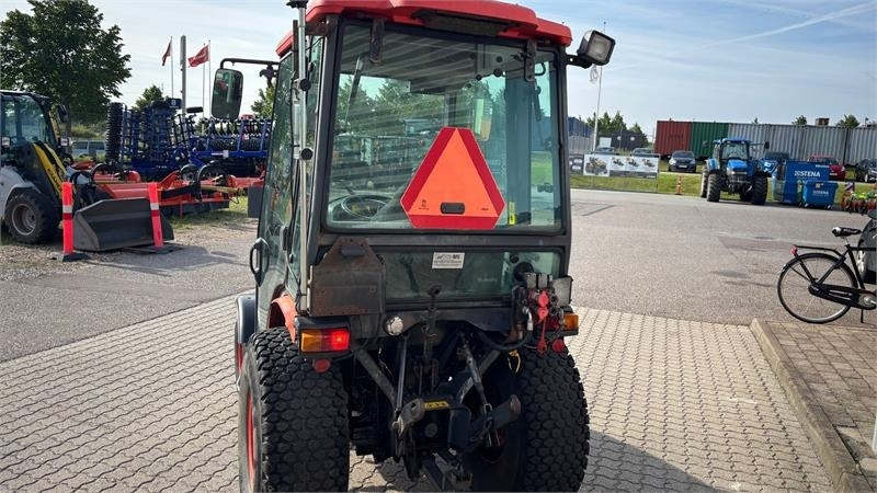 Kubota B2530 HST B2530  - Kommunális traktor: 2 kép. Kubota B2530 HST B2530  - Kommunális traktor: 2 kép.