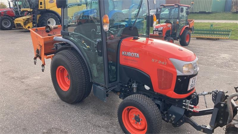 Kubota ST341 inkl. 150 cm kost og udlægger - Kommunális traktor: 4 kép. Kubota ST341 inkl. 150 cm kost og udlægger - Kommunális traktor: 4 kép.