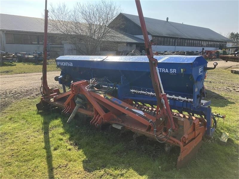 Kuhn HR 4002 Med Fiona Astra SR - Kombinált vetőgép: 1 kép. Kuhn HR 4002 Med Fiona Astra SR - Kombinált vetőgép: 1 kép.