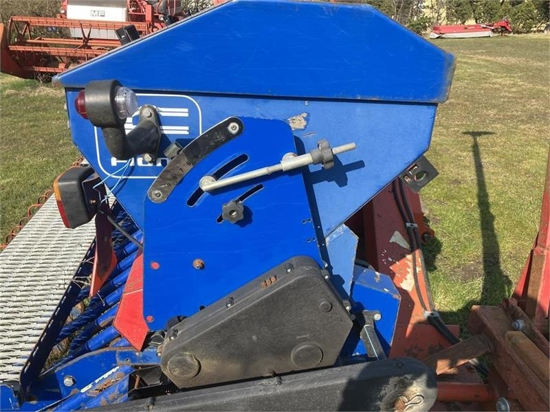 Kuhn HR 4002 Med Fiona Astra SR - Kombinált vetőgép: 5 kép. Kuhn HR 4002 Med Fiona Astra SR - Kombinált vetőgép: 5 kép.