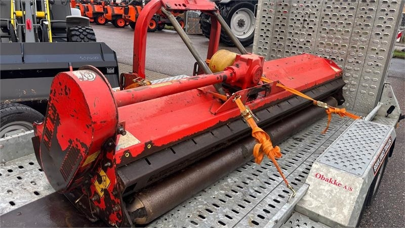 Kuhn VKM 305 Slagleslå maskine - Szárzúzó: 4 kép. Kuhn VKM 305 Slagleslå maskine - Szárzúzó: 4 kép.