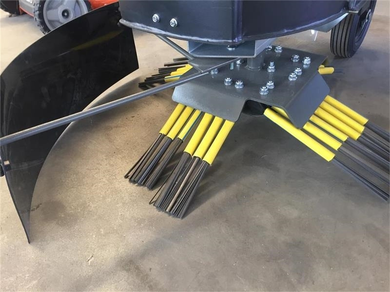 Kwern Greenbuster Pro III 8x3 Inkl. afdækningsskær - Kerti gépek: 2 kép. Kwern Greenbuster Pro III 8x3 Inkl. afdækningsskær - Kerti gépek: 2 kép.