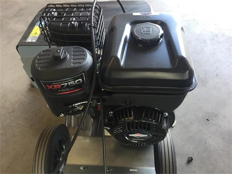 Kwern Greenbuster Pro III 8x3 Inkl. afdækningsskær - Kerti gépek: 3 kép. Kwern Greenbuster Pro III 8x3 Inkl. afdækningsskær - Kerti gépek: 3 kép.