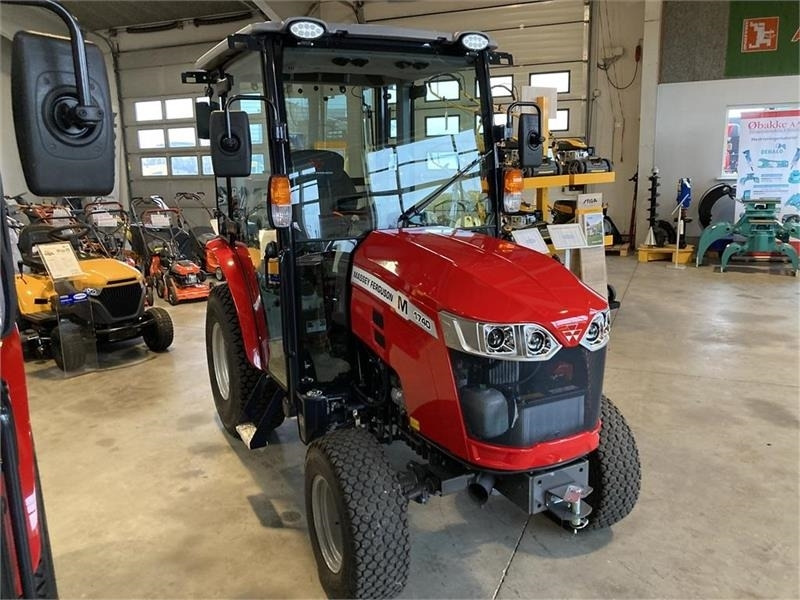Massey Ferguson 1740 HC - Kommunális traktor: 2 kép. Massey Ferguson 1740 HC - Kommunális traktor: 2 kép.