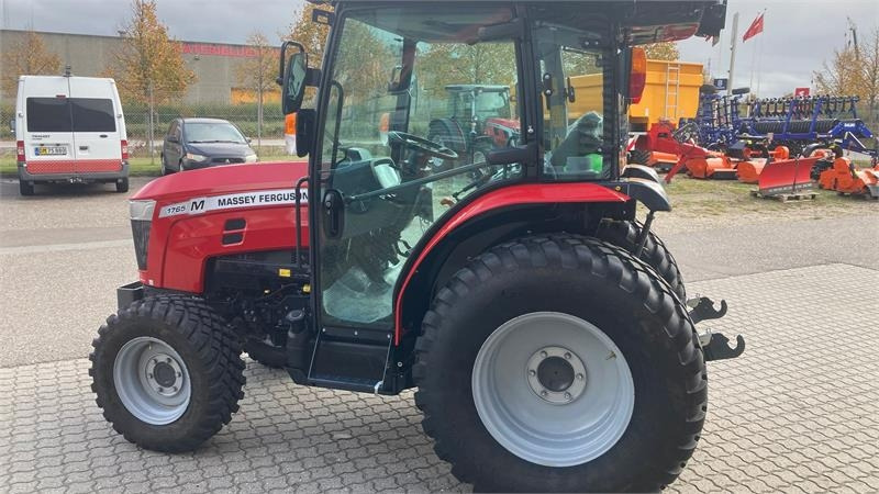 Massey Ferguson 1765 M HC - Kommunális traktor: 4 kép. Massey Ferguson 1765 M HC - Kommunális traktor: 4 kép.