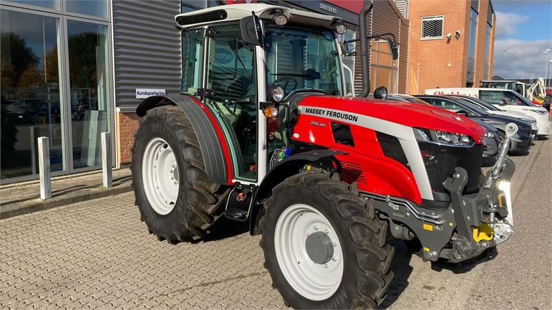Massey Ferguson 3AL.95 Frontlift og PTO - Traktor: 2 kép. Massey Ferguson 3AL.95 Frontlift og PTO - Traktor: 2 kép.