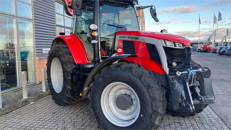 Massey Ferguson 6S.165 Dyna 6 Exclusive - Traktor: 5 kép. Massey Ferguson 6S.165 Dyna 6 Exclusive - Traktor: 5 kép.