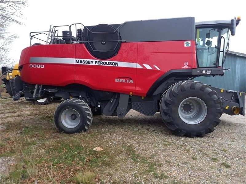 Massey Ferguson 9380 DELTA 35 fods Powerflow - Kombájn: 4 kép. Massey Ferguson 9380 DELTA 35 fods Powerflow - Kombájn: 4 kép.