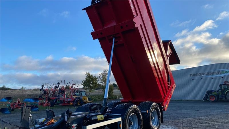 Metsjö MetaQ 60 - Mezőgazdasági billenőpótkocsi: 1 kép. Metsjö MetaQ 60 - Mezőgazdasági billenőpótkocsi: 1 kép.