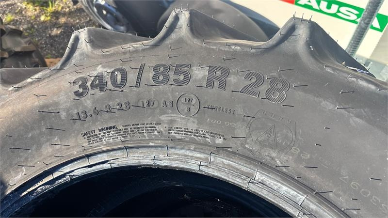 Mitas 420/85R38 & 340/85R28 - Gumiabroncs - Többcélú/ Speciális jármű: 1 kép. Mitas 420/85R38 & 340/85R28 - Gumiabroncs - Többcélú/ Speciális jármű: 1 kép.
