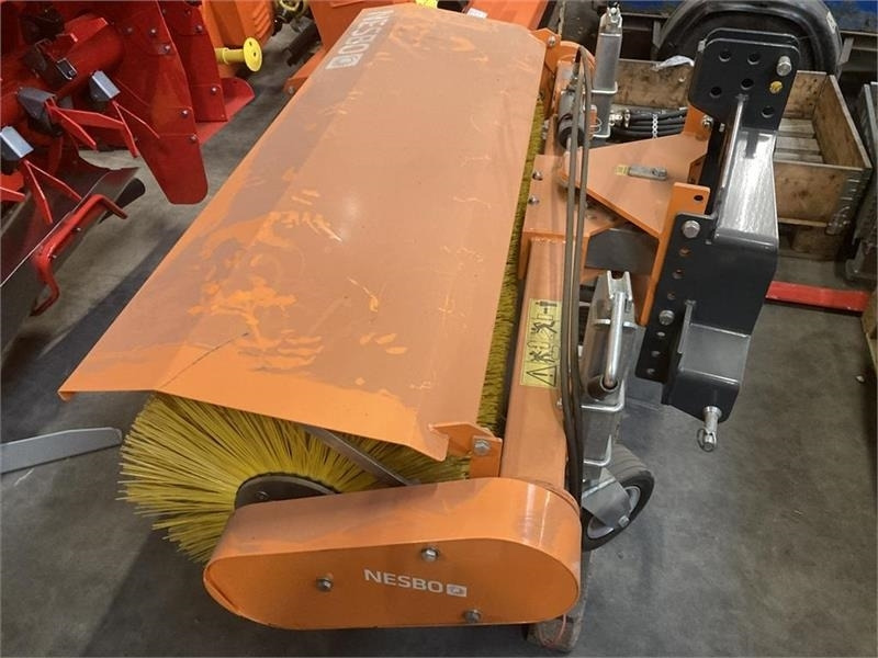 Nesbo FM 1500 P 1000H PTO - 3 pkt. 1 - Ferde seprő: 2 kép. Nesbo FM 1500 P 1000H PTO - 3 pkt. 1 - Ferde seprő: 2 kép.