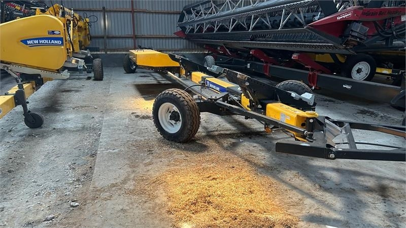 New Holland 4 hjulet skærebordsvogn - Adapter szállító kocsi: 1 kép. New Holland 4 hjulet skærebordsvogn - Adapter szállító kocsi: 1 kép.