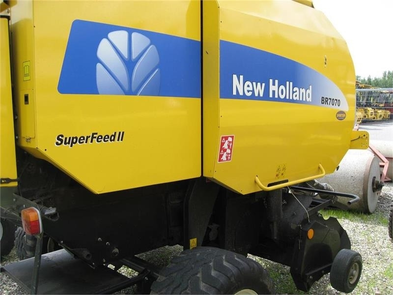 New Holland BR7070 med SUPER FEED - Bálázó: 3 kép. New Holland BR7070 med SUPER FEED - Bálázó: 3 kép.