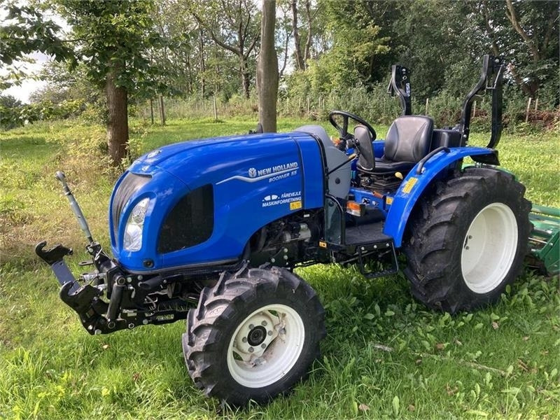 New Holland Boomer 55 HST med frontlift - Kommunális traktor: 1 kép. New Holland Boomer 55 HST med frontlift - Kommunális traktor: 1 kép.