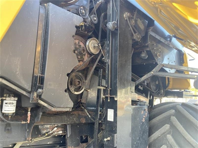 Kombájn New Holland CR 980: 13 kép. Kombájn New Holland CR 980: 13 kép.