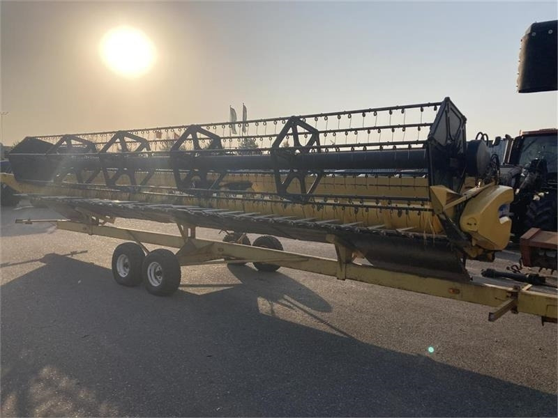 Kombájn New Holland CR 980: 8 kép. Kombájn New Holland CR 980: 8 kép.