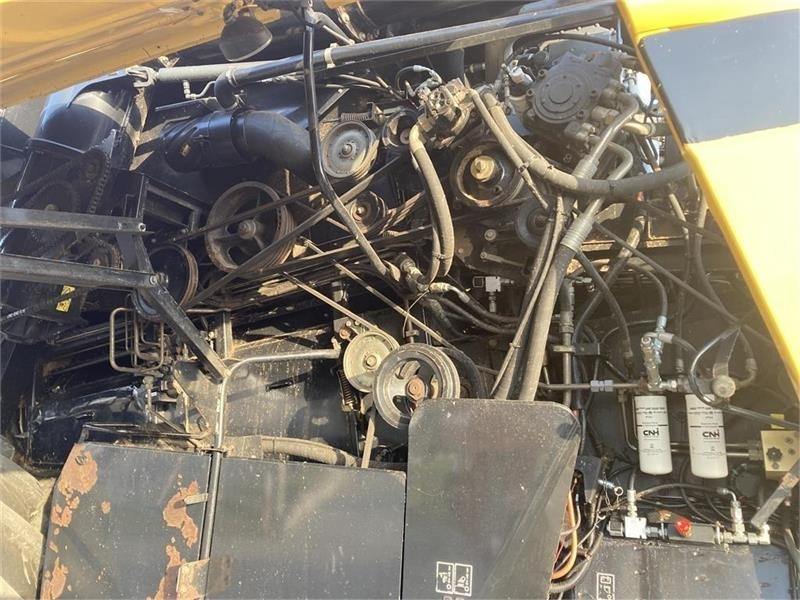 Kombájn New Holland CR 980: 16 kép. Kombájn New Holland CR 980: 16 kép.