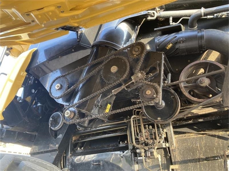 Kombájn New Holland CR 980: 17 kép. Kombájn New Holland CR 980: 17 kép.