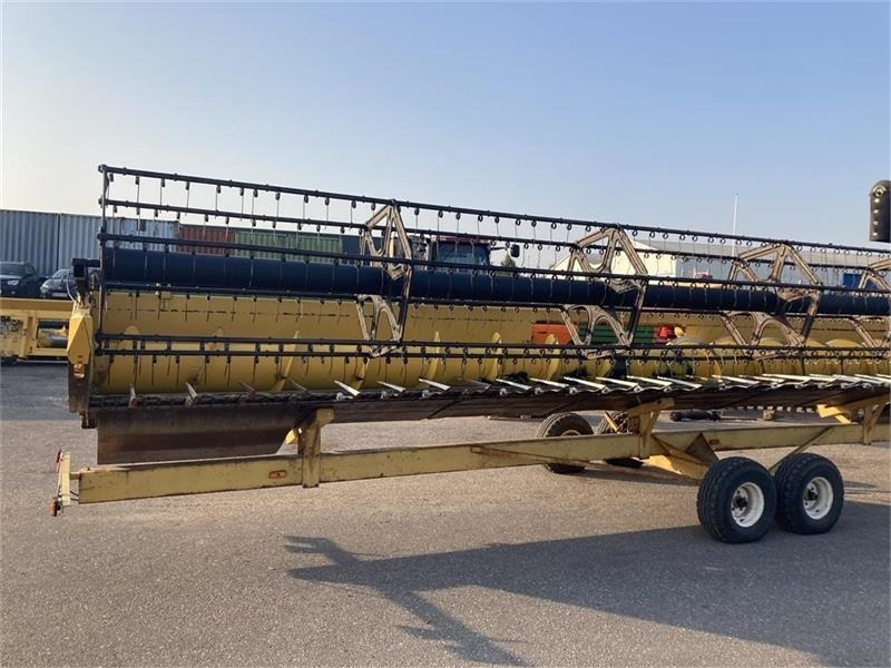 Kombájn New Holland CR 980: 6 kép. Kombájn New Holland CR 980: 6 kép.