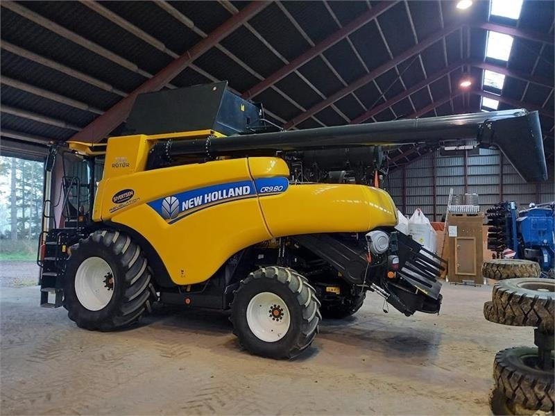 New Holland CR9.80 - Kombájn: 2 kép. New Holland CR9.80 - Kombájn: 2 kép.
