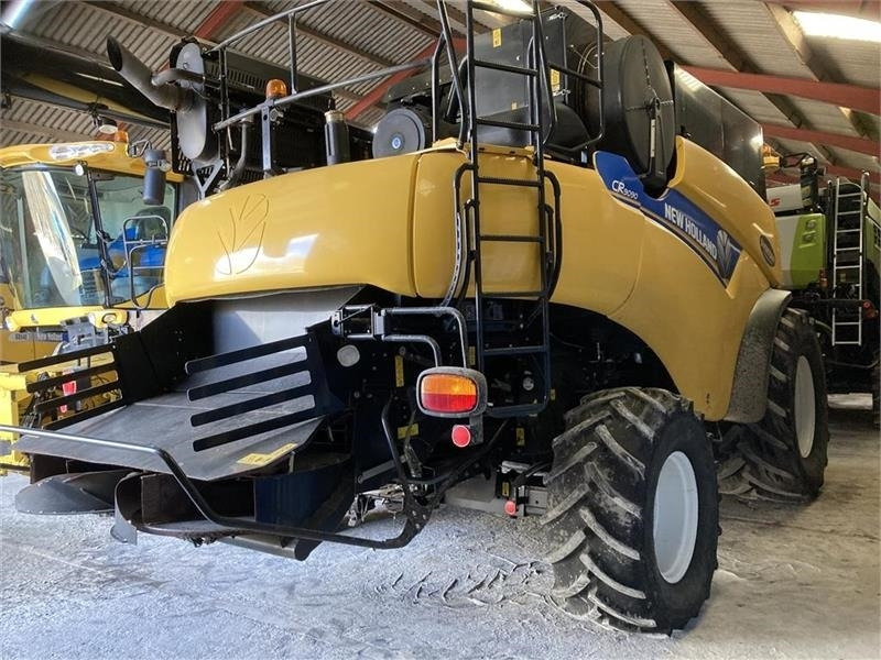 New Holland CR9090 35 fod VF bord og 4wd mm. - Kombájn: 3 kép. New Holland CR9090 35 fod VF bord og 4wd mm. - Kombájn: 3 kép.
