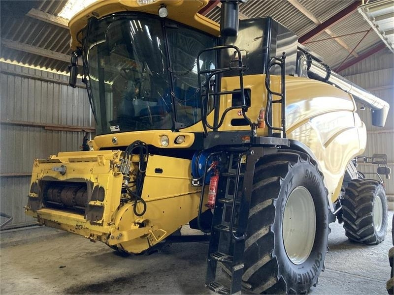 New Holland CR9090 35 fod VF bord og 4wd mm. - Kombájn: 1 kép. New Holland CR9090 35 fod VF bord og 4wd mm. - Kombájn: 1 kép.