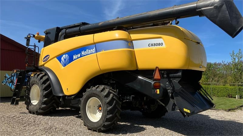 New Holland CX 8080 SLH med 30 fods Varifeed - Kombájn: 4 kép. New Holland CX 8080 SLH med 30 fods Varifeed - Kombájn: 4 kép.