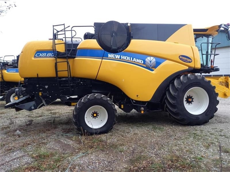 New Holland CX8.80 SLH med 25 fods Varifeed - Kombájn: 3 kép. New Holland CX8.80 SLH med 25 fods Varifeed - Kombájn: 3 kép.