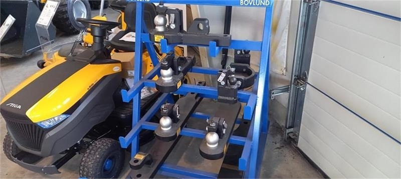 New Holland Kugletræk Til T6-7-8. - Gyorscsatlakozó: 2 kép. New Holland Kugletræk Til T6-7-8. - Gyorscsatlakozó: 2 kép.