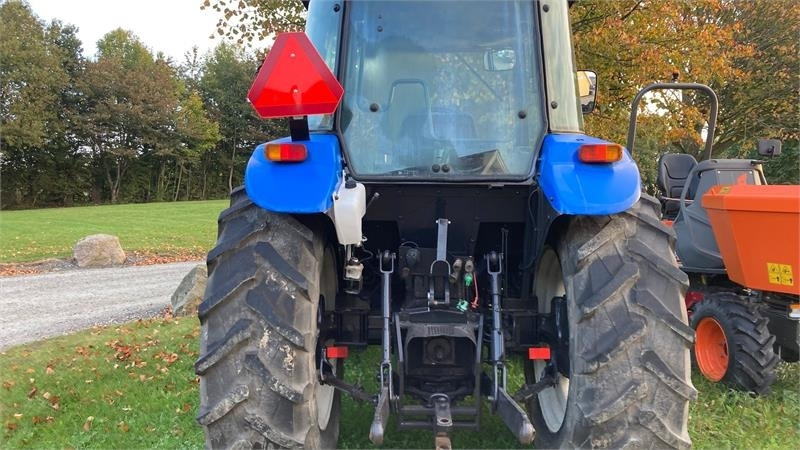 New Holland TD90D - Traktor: 3 kép. New Holland TD90D - Traktor: 3 kép.