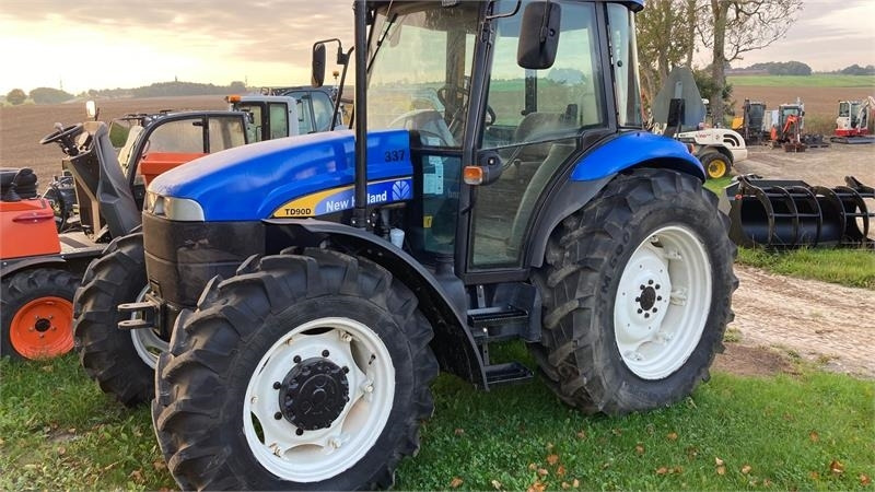 New Holland TD90D - Traktor: 1 kép. New Holland TD90D - Traktor: 1 kép.