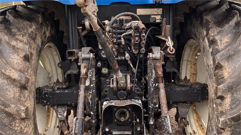 New Holland TS 115 A - Traktor: 5 kép. New Holland TS 115 A - Traktor: 5 kép.