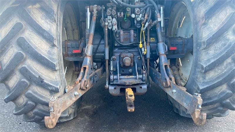 New Holland TS115 - Traktor: 4 kép. New Holland TS115 - Traktor: 4 kép.