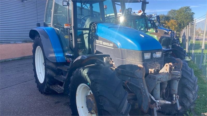New Holland TS115 - Traktor: 1 kép. New Holland TS115 - Traktor: 1 kép.
