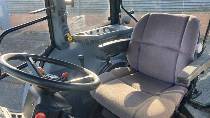 New Holland TS115 - Traktor: 5 kép. New Holland TS115 - Traktor: 5 kép.