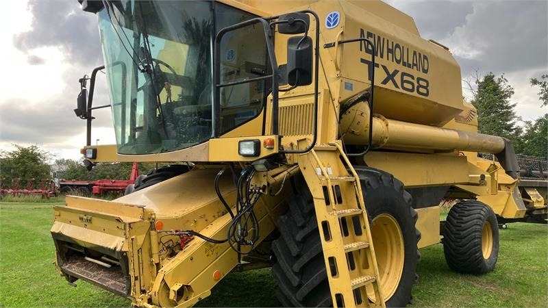 New Holland TX68 - Kombájn: 1 kép. New Holland TX68 - Kombájn: 1 kép.