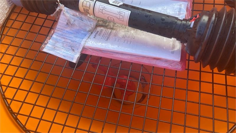 Rauch SA 360 PTO - Homok-/ Sószóró - Többcélú/ Speciális jármű: 3 kép. Rauch SA 360 PTO - Homok-/ Sószóró - Többcélú/ Speciális jármű: 3 kép.