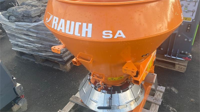 Rauch SA 360 PTO - Homok-/ Sószóró - Többcélú/ Speciális jármű: 2 kép. Rauch SA 360 PTO - Homok-/ Sószóró - Többcélú/ Speciális jármű: 2 kép.