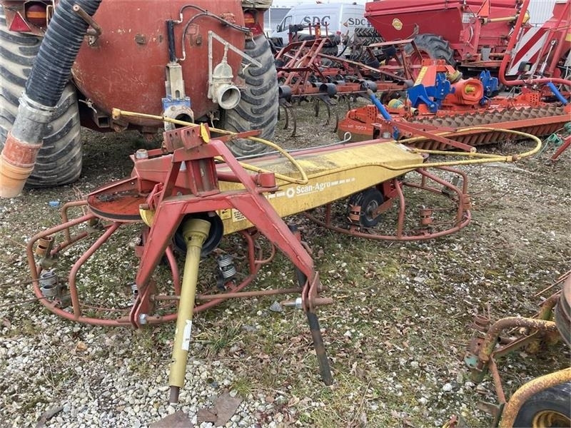 Scan-Rake SR 400 - Szénaforgató: 1 kép. Scan-Rake SR 400 - Szénaforgató: 1 kép.