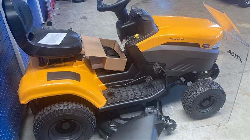 Stiga Tornado 5108 - Kommunális traktor: 3 kép. Stiga Tornado 5108 - Kommunális traktor: 3 kép.