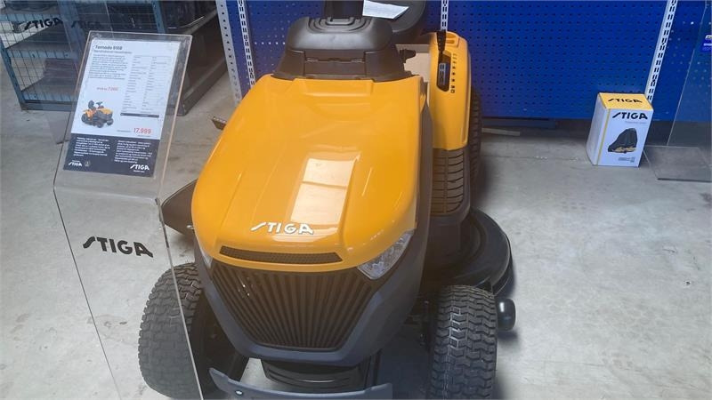 Stiga Tornado 5108 - Kommunális traktor: 2 kép. Stiga Tornado 5108 - Kommunális traktor: 2 kép.