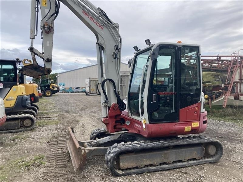 Takeuchi TB260 - Minikotró: 1 kép. Takeuchi TB260 - Minikotró: 1 kép.