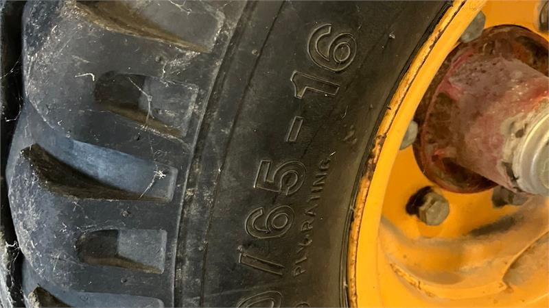 Tim 6,5T-BT - Mezőgazdasági billenőpótkocsi: 3 kép. Tim 6,5T-BT - Mezőgazdasági billenőpótkocsi: 3 kép.