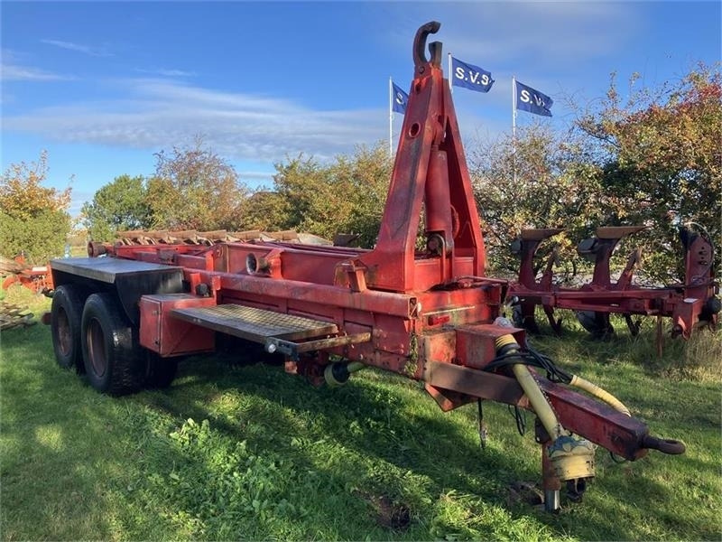 Ukurant Kroghejsvogn med bremser - Multiliftes/ Konténerszállító pótkocsi: 2 kép. Ukurant Kroghejsvogn med bremser - Multiliftes/ Konténerszállító pótkocsi: 2 kép.