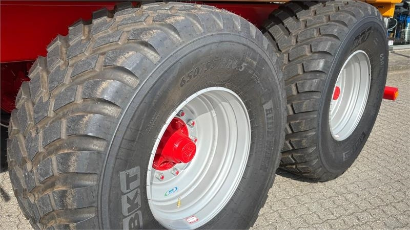 Pótkocsi billenőplatós VGM Rocky Rockky XL: 13 kép.