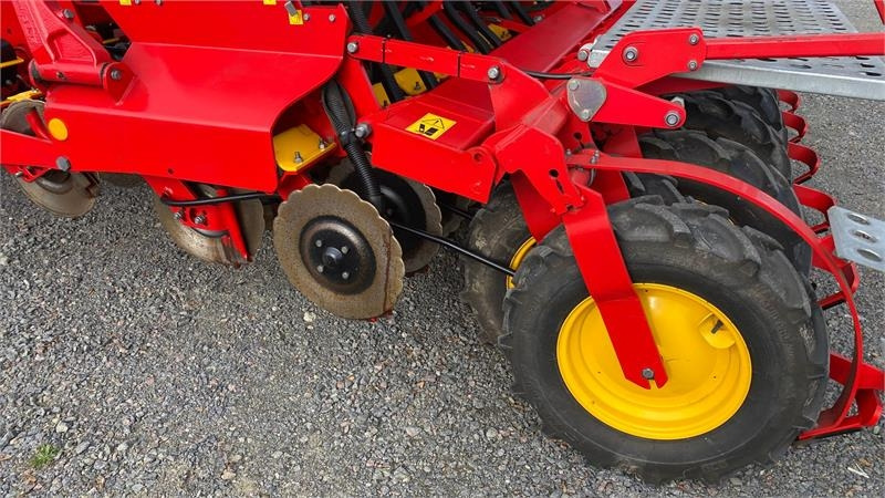 Vaderstad Rapid 400C Combi - Kombinált vetőgép: 4 kép. Vaderstad Rapid 400C Combi - Kombinált vetőgép: 4 kép.